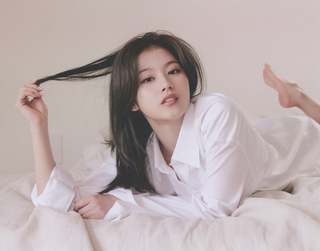 Minatozaki Sana feet photo thumbnail