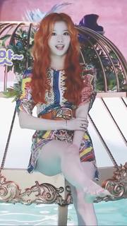 Minatozaki Sana feet photo thumbnail