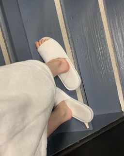 Minatozaki Sana feet photo thumbnail