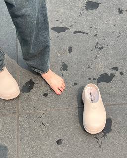 Minatozaki Sana feet photo thumbnail
