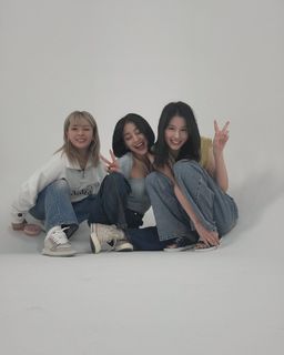 Minatozaki Sana feet photo thumbnail