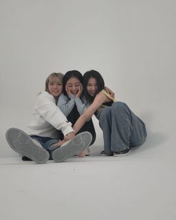 Minatozaki Sana feet photo thumbnail