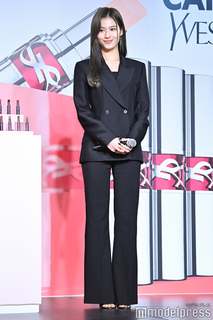 Minatozaki Sana feet photo thumbnail