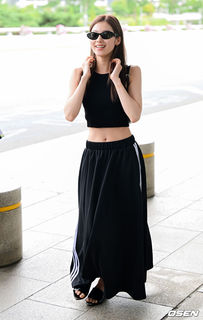Minatozaki Sana feet photo thumbnail