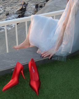 Minatozaki Sana feet photo thumbnail