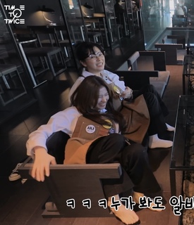 Minatozaki Sana feet photo thumbnail