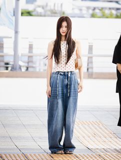 Minatozaki Sana feet photo thumbnail