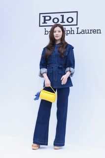 Minatozaki Sana feet photo 12