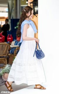 Minatozaki Sana feet photo 11