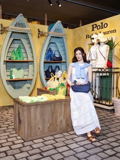Minatozaki Sana feet photo 6