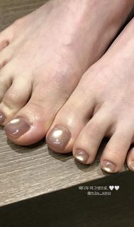 Minatozaki Sana feet photo 3