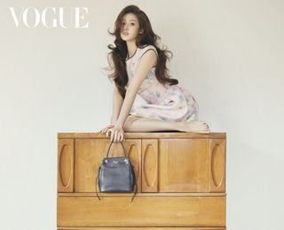 Minatozaki Sana feet photo 1