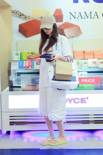 Minatozaki Sana feet photo 6