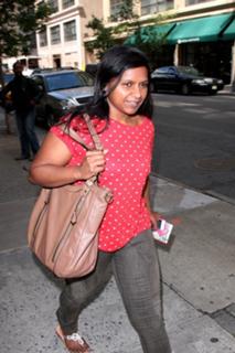 Mindy Kaling feet photo thumbnail