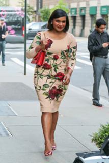 Mindy Kaling feet photo thumbnail