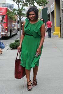Mindy Kaling feet photo thumbnail