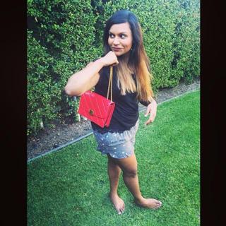 Mindy Kaling feet photo thumbnail