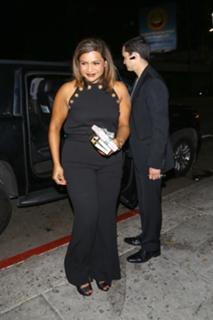 Mindy Kaling feet photo thumbnail