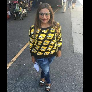 Mindy Kaling feet photo thumbnail