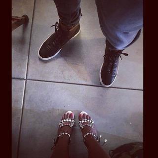 Mindy Kaling feet photo thumbnail