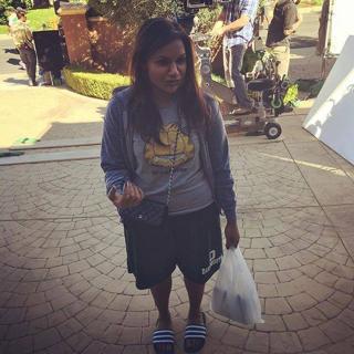 Mindy Kaling feet photo thumbnail