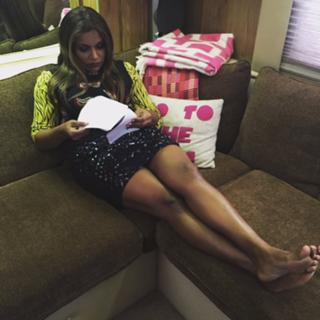 Mindy Kaling feet photo thumbnail