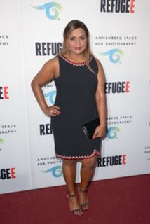 Mindy Kaling feet photo thumbnail