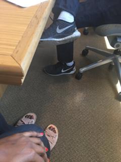 Mindy Kaling feet photo thumbnail