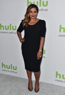 Mindy Kaling feet photo thumbnail
