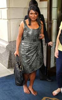 Mindy Kaling feet photo thumbnail