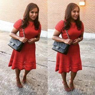 Mindy Kaling feet photo thumbnail