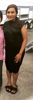 Mindy Kaling feet photo thumbnail