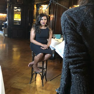 Mindy Kaling feet photo thumbnail