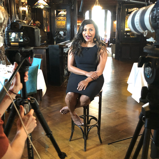 Mindy Kaling feet photo thumbnail
