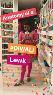 Mindy Kaling feet photo thumbnail