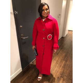 Mindy Kaling feet photo thumbnail
