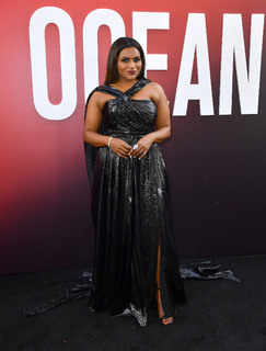 Mindy Kaling feet photo thumbnail