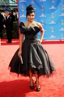 Mindy Kaling feet photo thumbnail