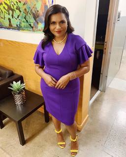 Mindy Kaling feet photo thumbnail