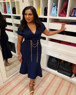 Mindy Kaling feet photo thumbnail