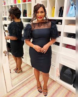Mindy Kaling feet photo thumbnail