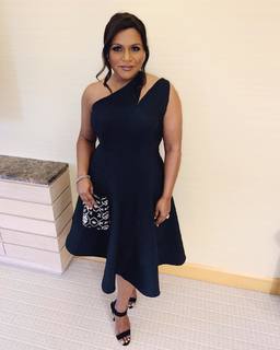 Mindy Kaling feet photo thumbnail