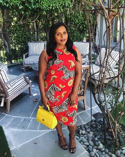 Mindy Kaling feet photo thumbnail