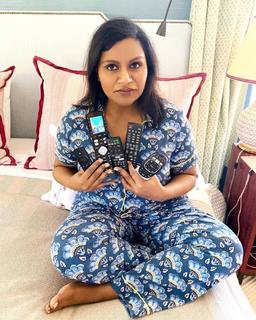 Mindy Kaling feet photo thumbnail