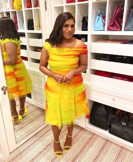 Mindy Kaling feet photo thumbnail