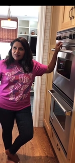 Mindy Kaling feet photo thumbnail