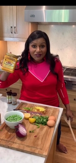 Mindy Kaling feet photo thumbnail