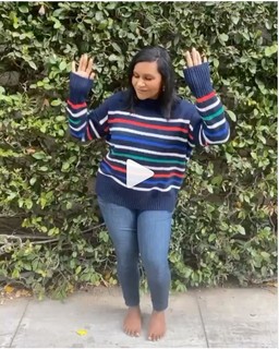 Mindy Kaling feet photo thumbnail