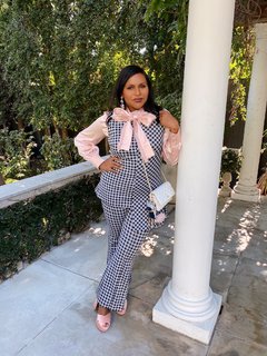 Mindy Kaling feet photo thumbnail