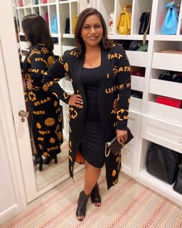 Mindy Kaling feet photo thumbnail